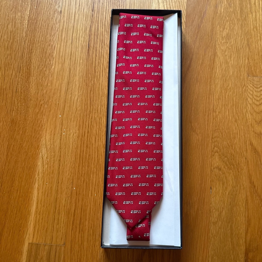 Vineyard Vines Men’s ESPN Printed Silk Tie